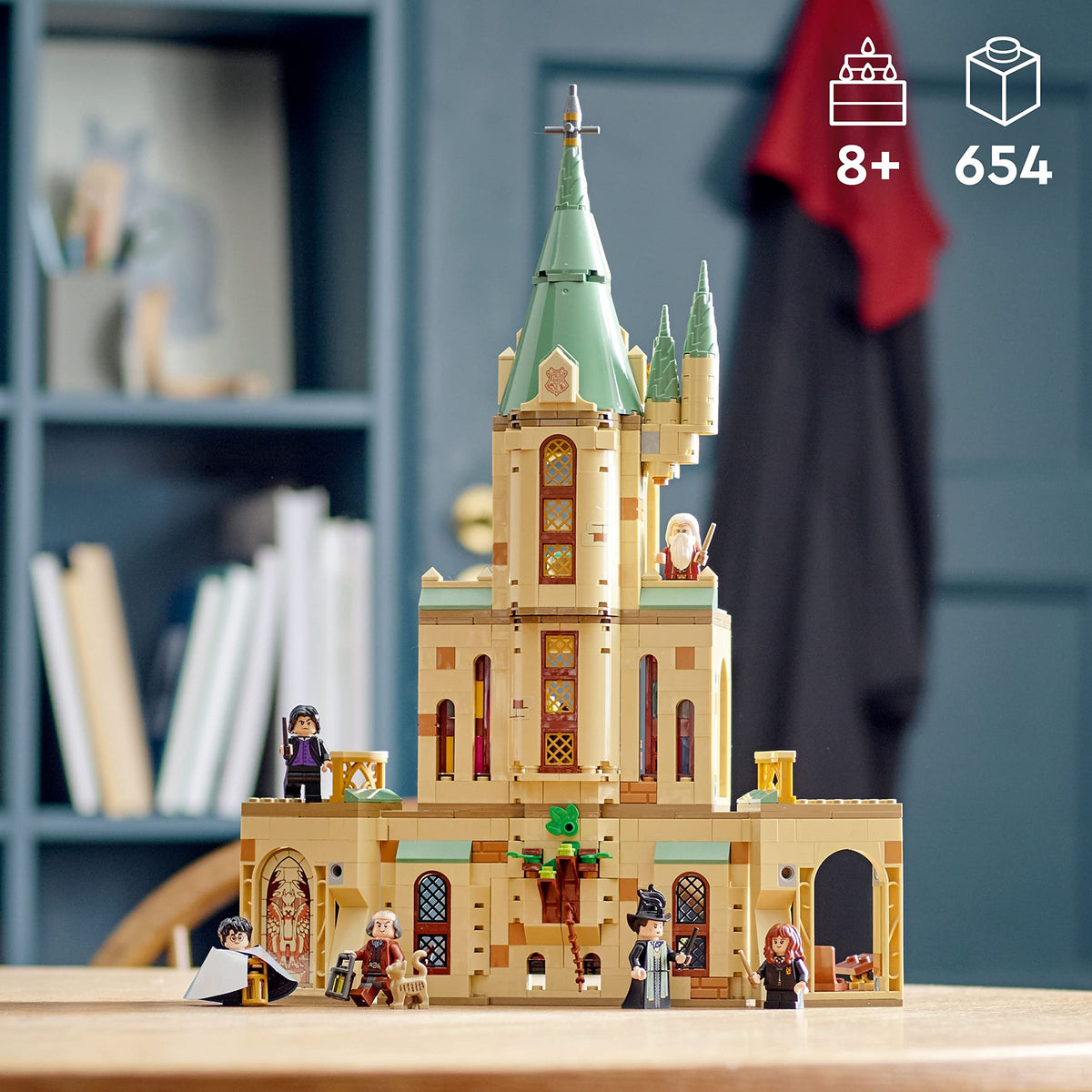Harry Potter Castle Toy Set with 6 Minifigures Q67634