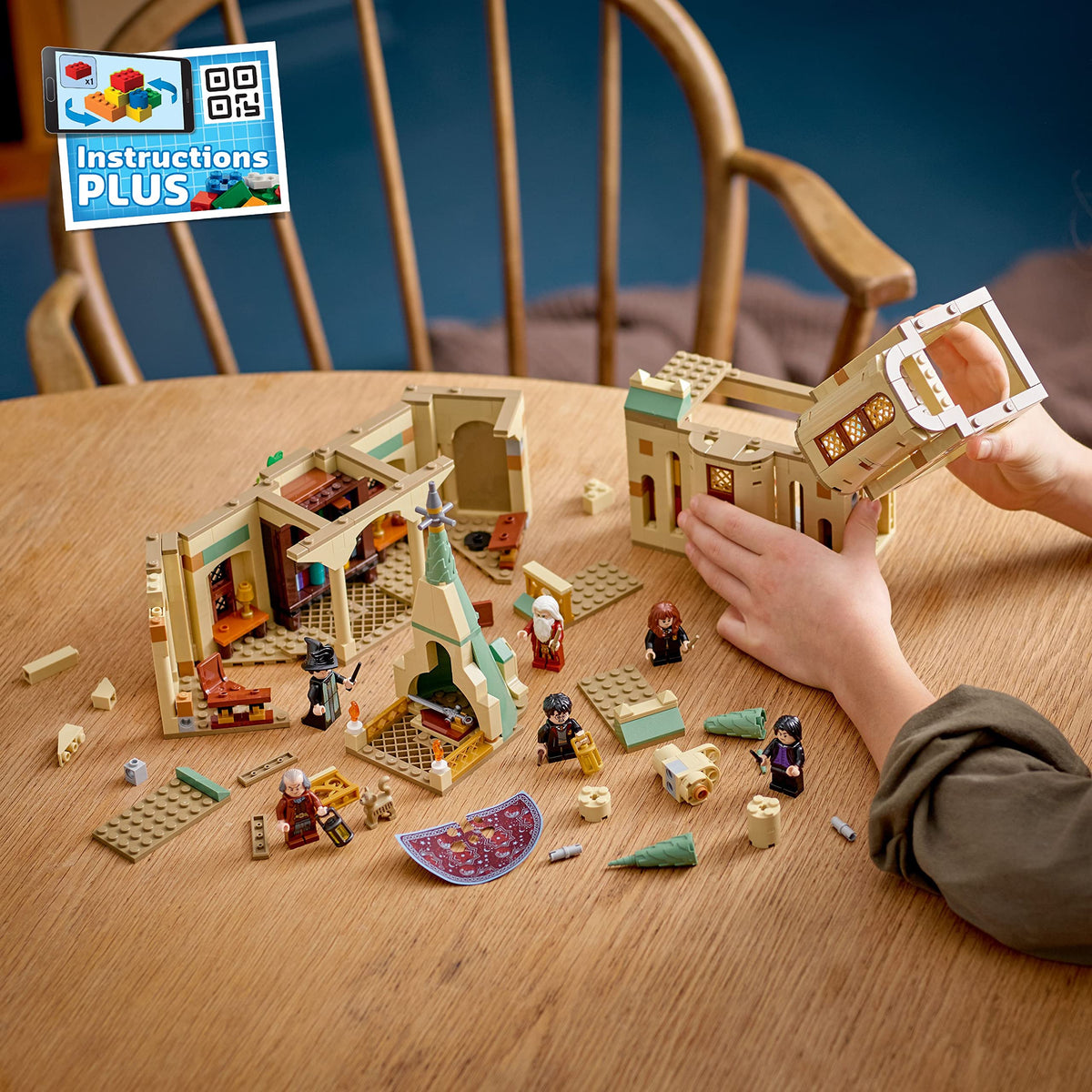 Harry Potter Castle Toy Set with 6 Minifigures Q67634